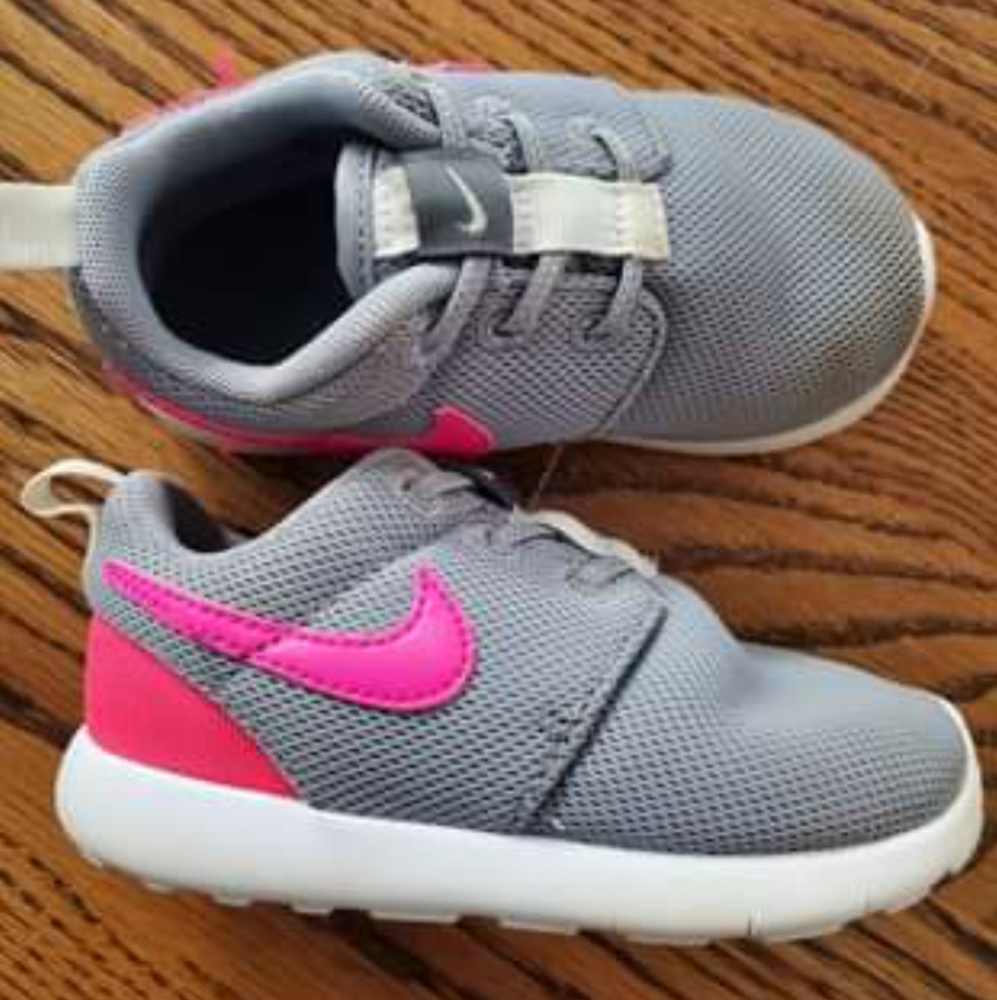 Nike size 7 toddler shoes